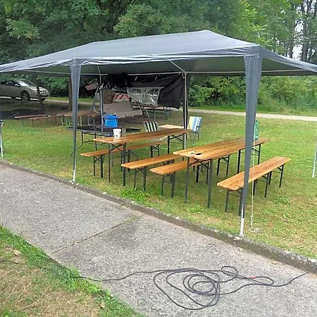 Szálloda U Lazni - *